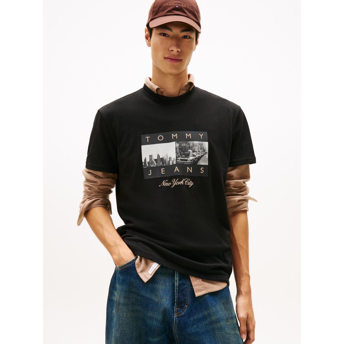 TOMMY HILFIGER - Polera Photo Flag Logo Regular Fit Negro Tommy Jeans