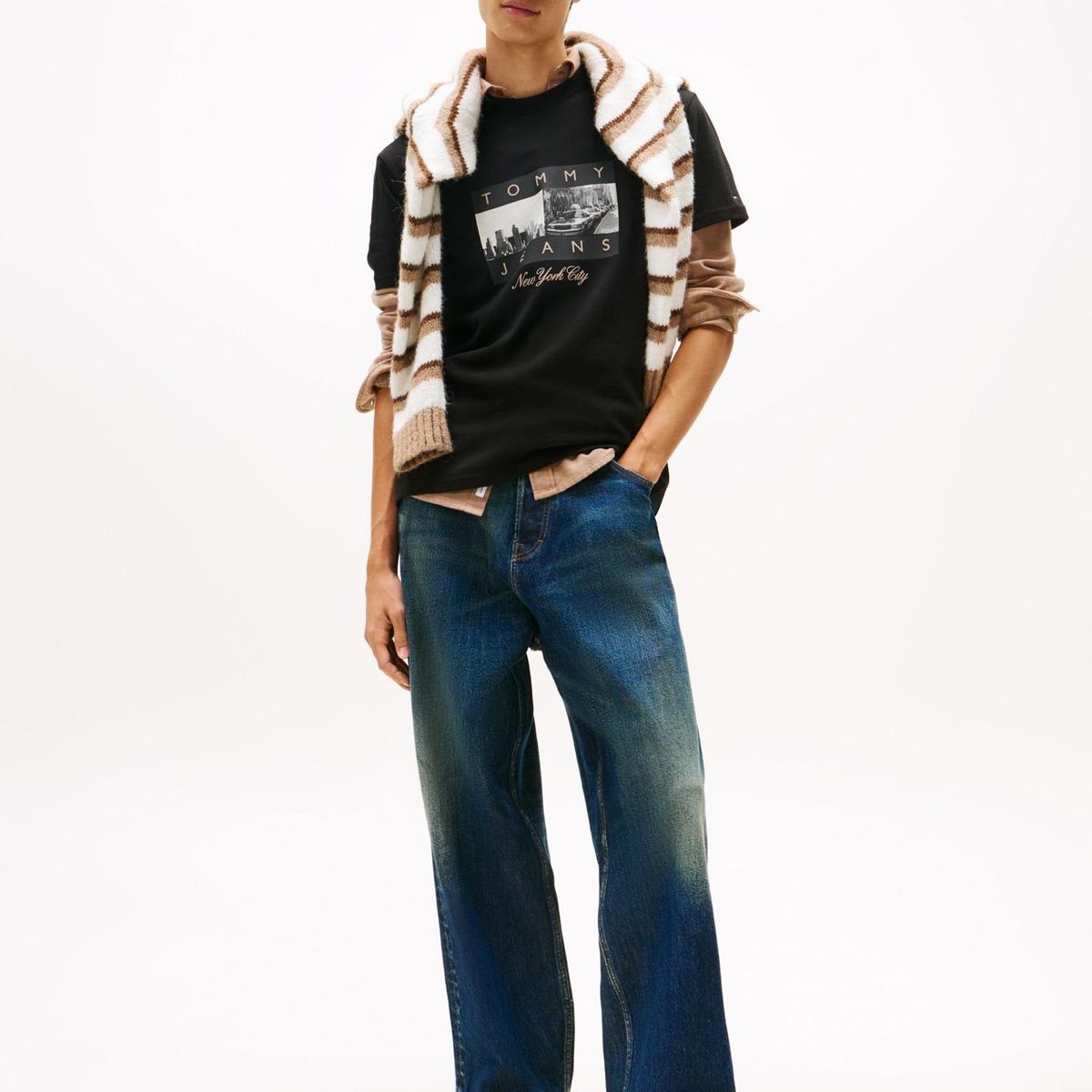 TOMMY HILFIGER - Polera Photo Flag Logo Regular Fit Negro Tommy Jeans