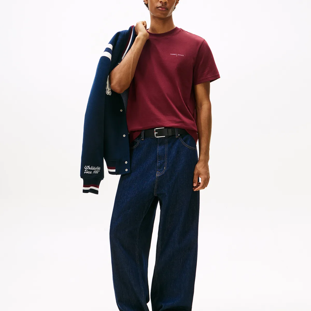 TOMMY HILFIGER - Polera Con Logo Lineal Slim Fit Burdeo Tommy Jeans