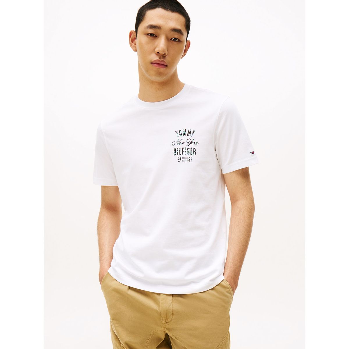 TOMMY HILFIGER - Polera Con Logo Gráfico Regular Fit Blanco Tommy Hilfiger