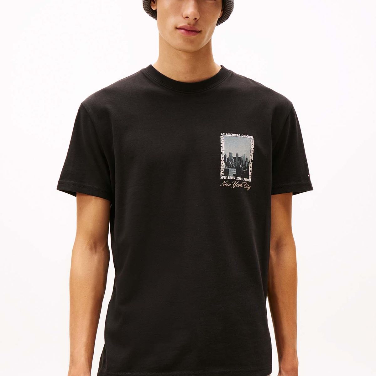 TOMMY HILFIGER - Polera Regular Fit Photo Logo Negro Tommy Jeans