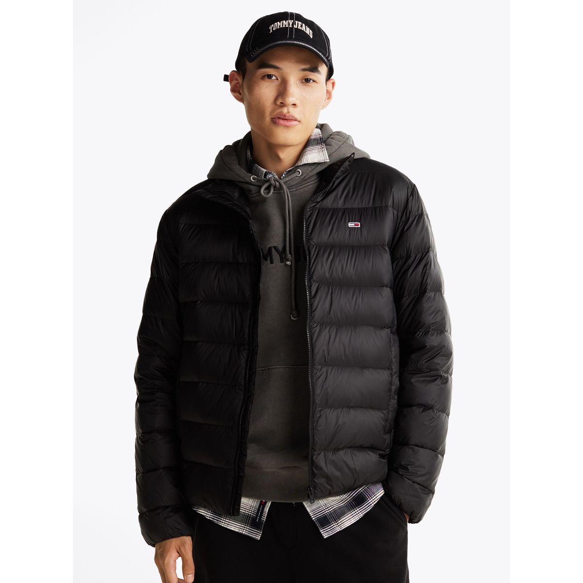 TOMMY HILFIGER - Parka Lightweight Solid Negro Tommy Jeans