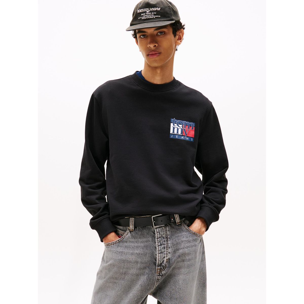 TOMMY HILFIGER - Polerón Regular Fit Con Logo Negro Tommy Jeans