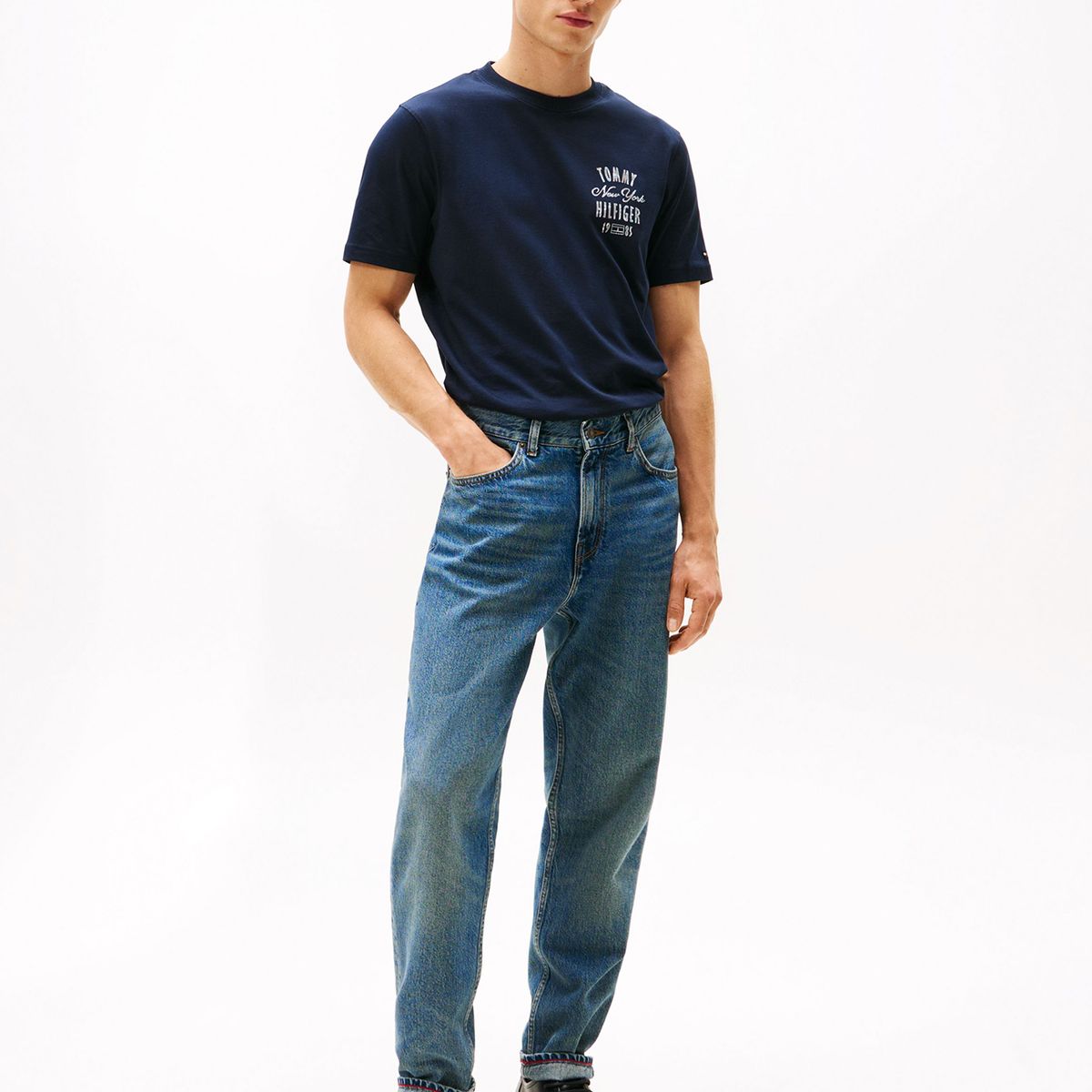 TOMMY HILFIGER - Polera Con Logo Gráfico Regular Fit Azul Tommy Hilfiger