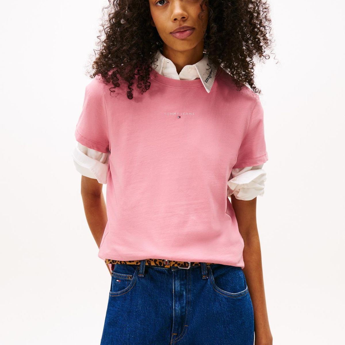 TOMMY HILFIGER - Polera Regular Fit Logo Lineal Rosado Tommy Jeans