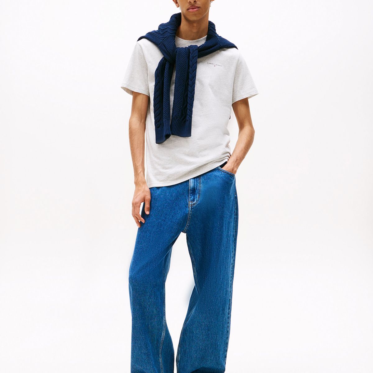 TOMMY HILFIGER - Polera Con Logo Lineal Slim Fit Gris Tommy Jeans