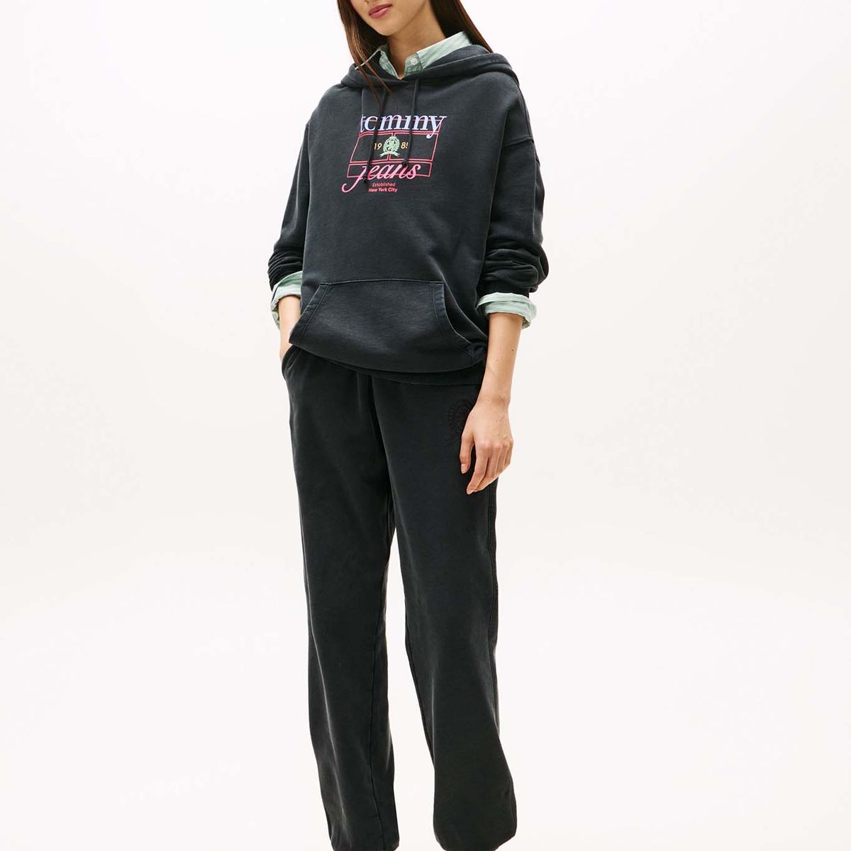 TOMMY HILFIGER - Polerón Hoodie Logo Crest Negro Tommy Jeans