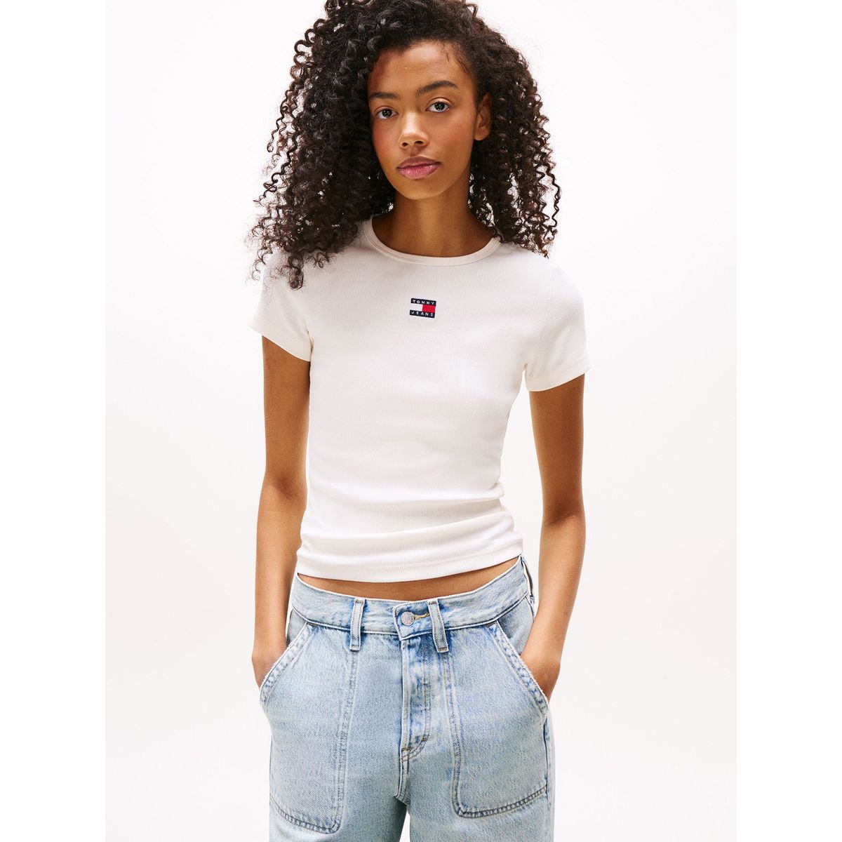 TOMMY HILFIGER - Polera Slim Fit Con Parche Blanco Tommy Jeans