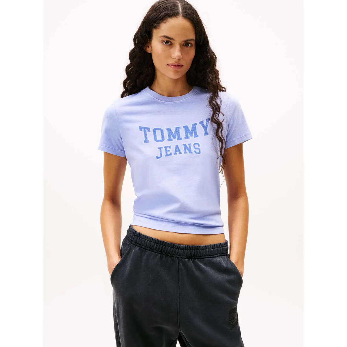 TOMMY HILFIGER - Polera Regular Fit Logo Varsity Lila Tommy Jeans