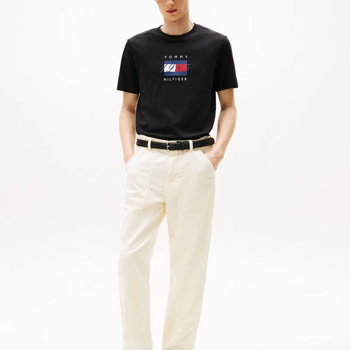 TOMMY HILFIGER - Polera Con Logo Flag Gráfico Negro Tommy Hilfiger