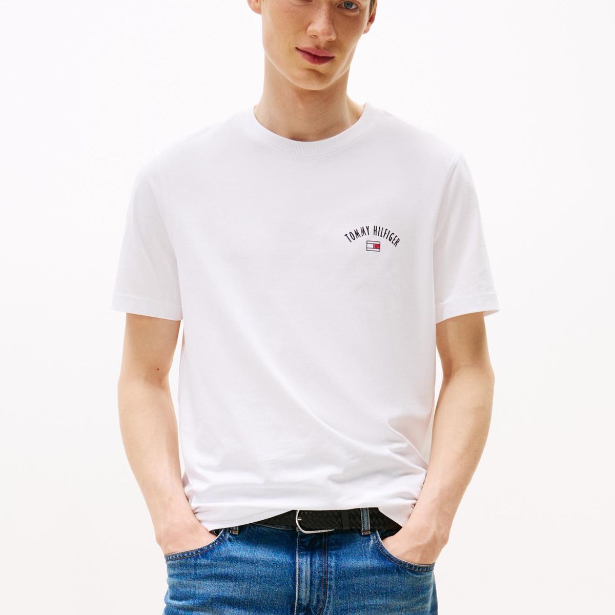 TOMMY HILFIGER - Polera Con Logo Gráfico Regular Fit Blanco Tommy Hilfiger
