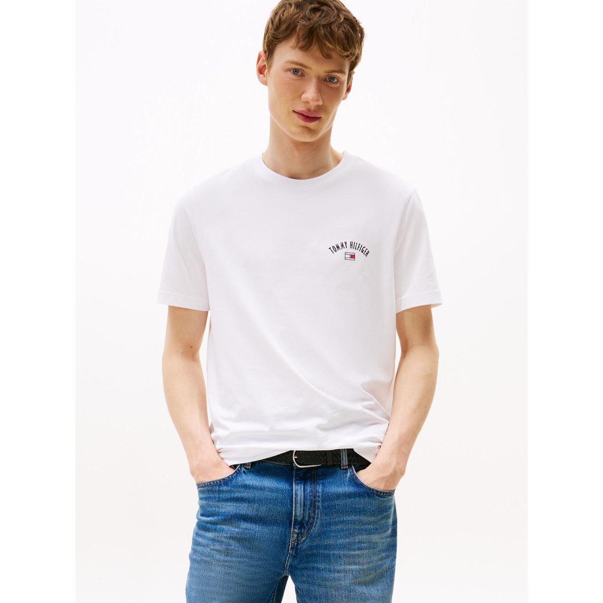 TOMMY HILFIGER - Polera Con Logo Gráfico Regular Fit Blanco Tommy Hilfiger
