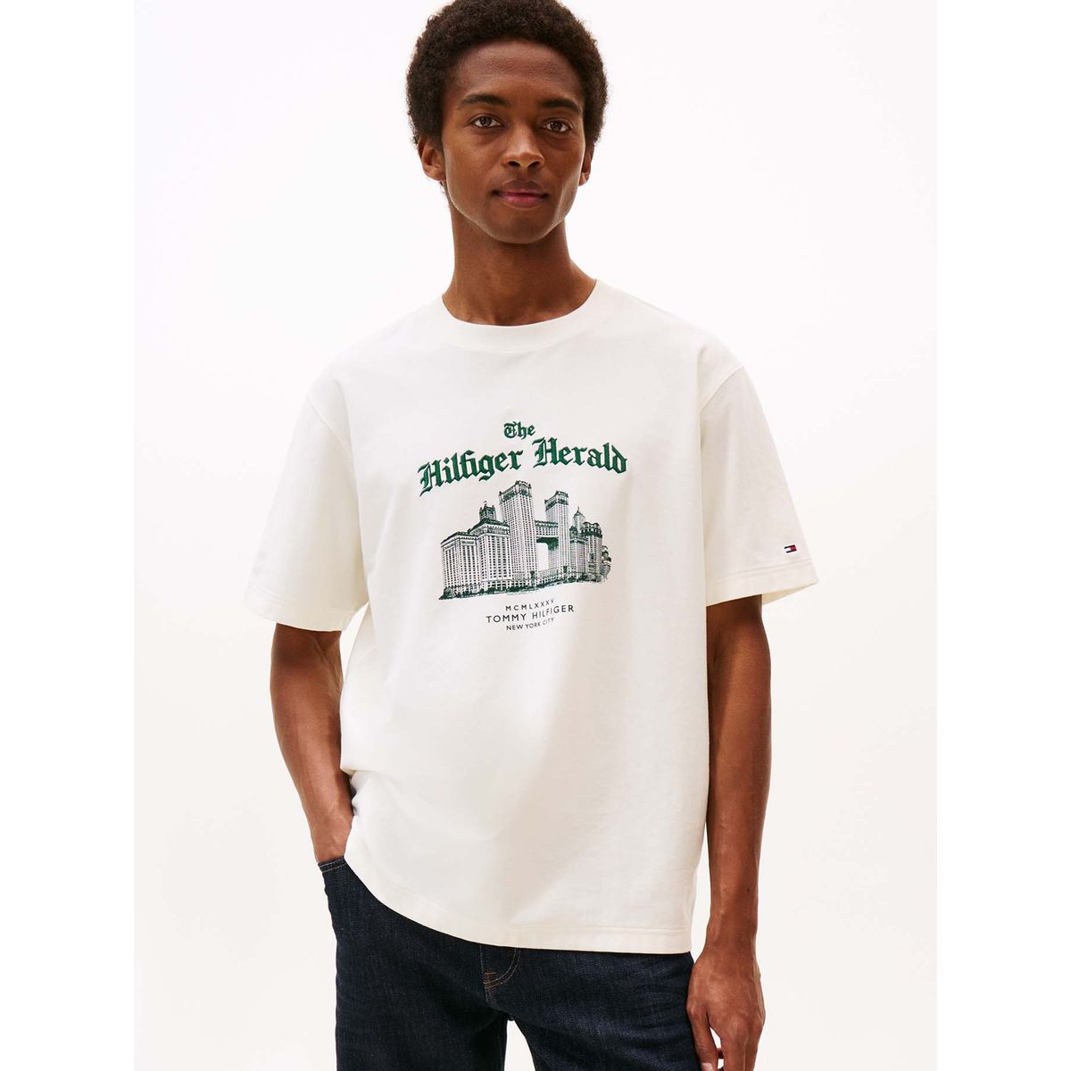 TOMMY HILFIGER - Polera Skyline Logo Relaxed Fit Blanco Tommy Hilfiger