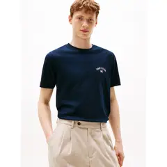 TOMMY HILFIGER - Polera Con Logo Gráfico Regular Fit Azul