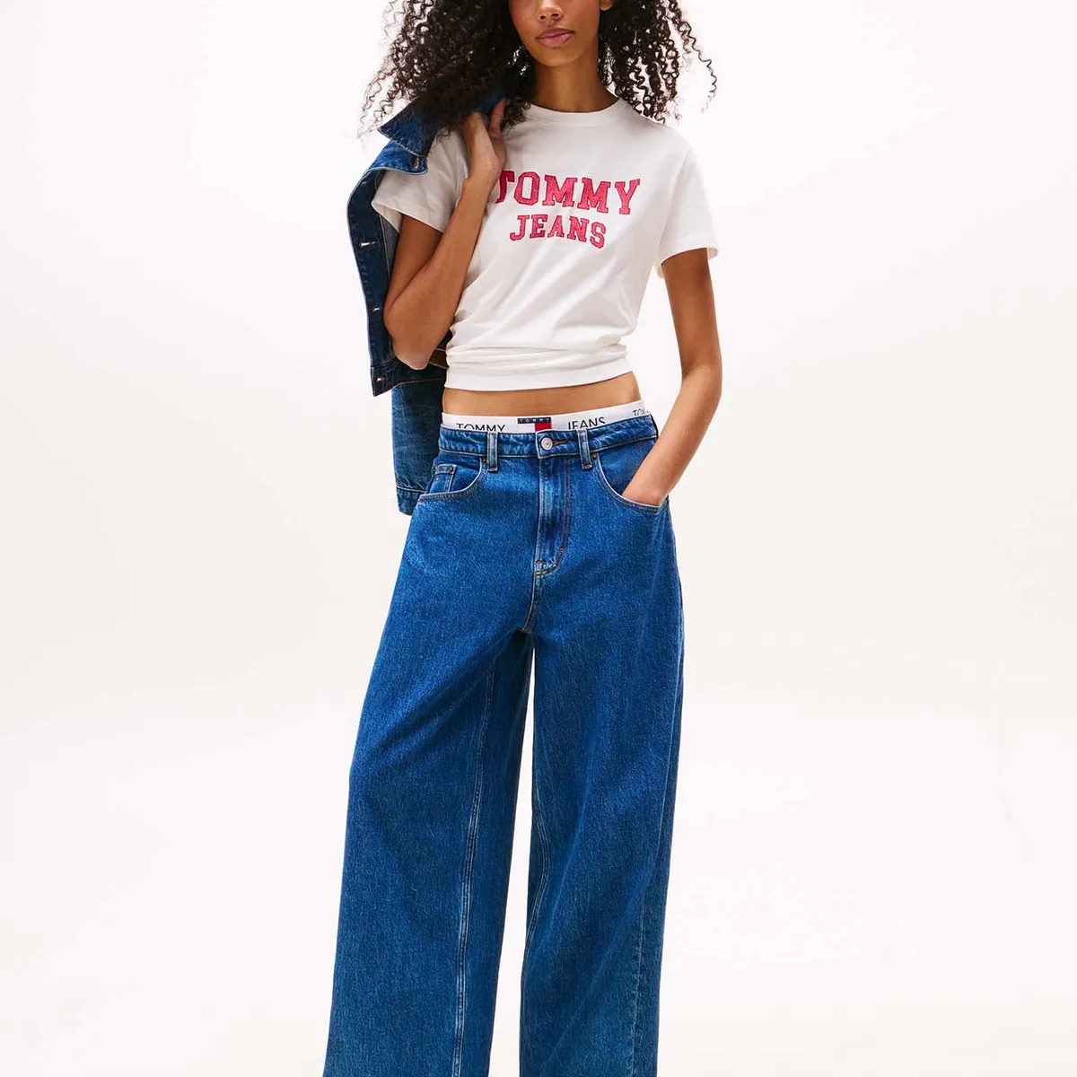 TOMMY HILFIGER - Polera Regular Fit Logo Varsity Blanco Tommy Jeans