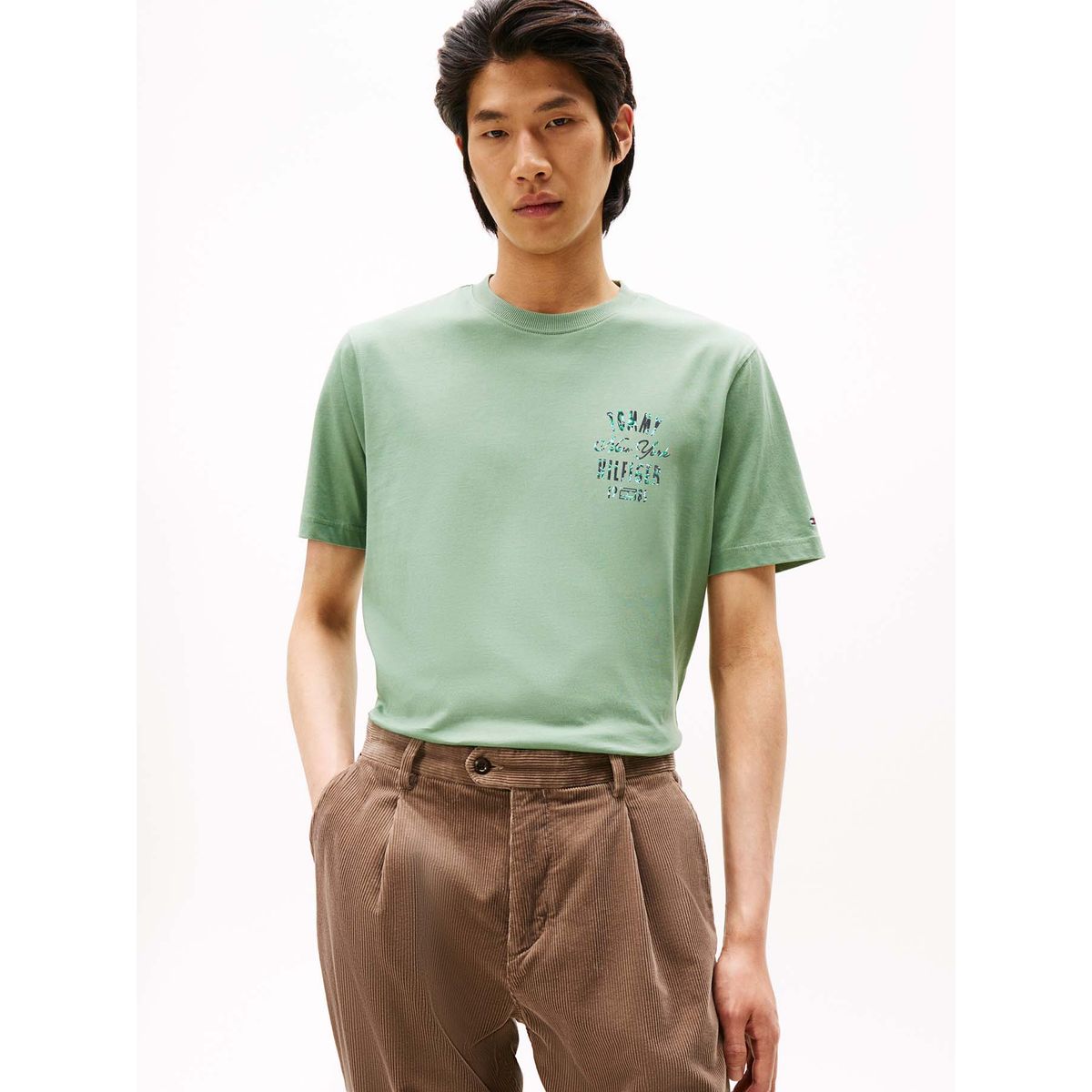 TOMMY HILFIGER - Polera Con Logo Gráfico Regular Fit Verde Tommy Hilfiger