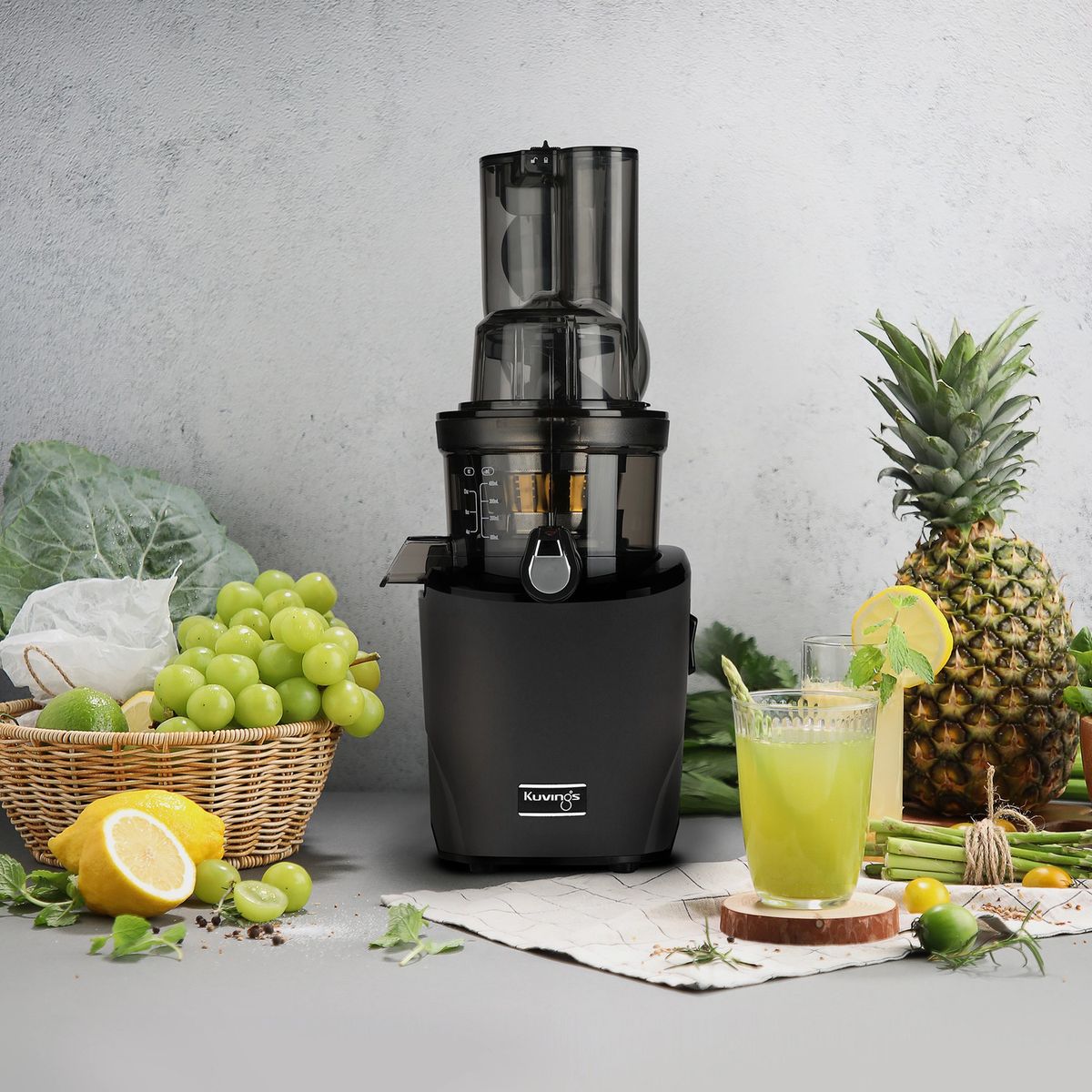 KUVINGS - Extractor de Jugos Prensado en Frío  Kuvings REVO830 Negro