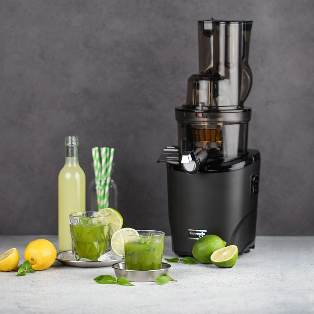 KUVINGS - Extractor de Jugos Prensado en Frío  Kuvings REVO830 Negro