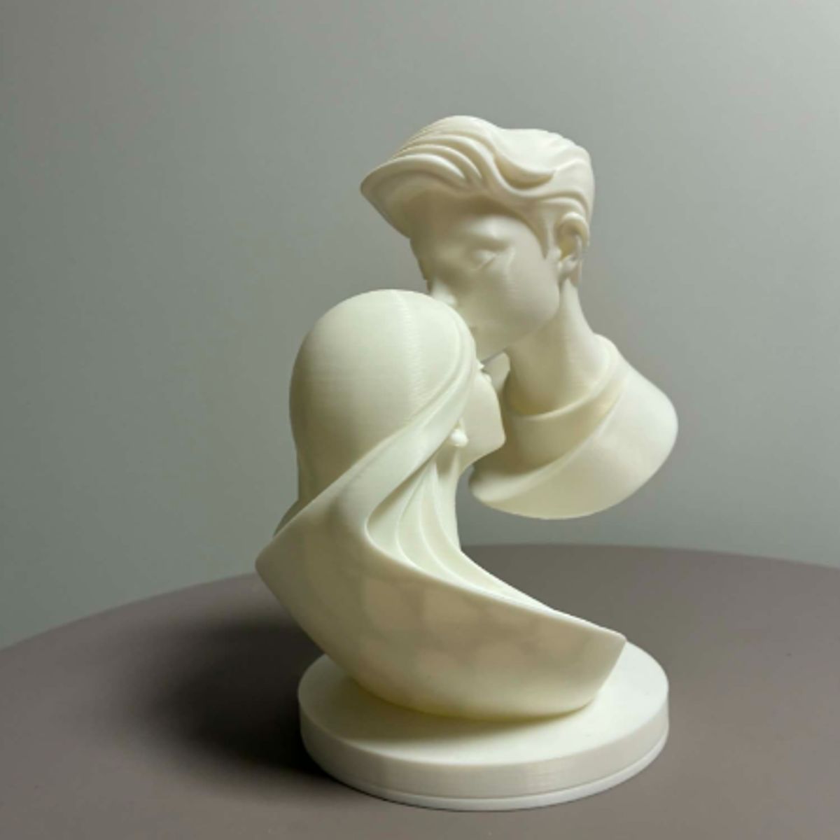GENERICO - El Beso - Escultura minimalista moderna