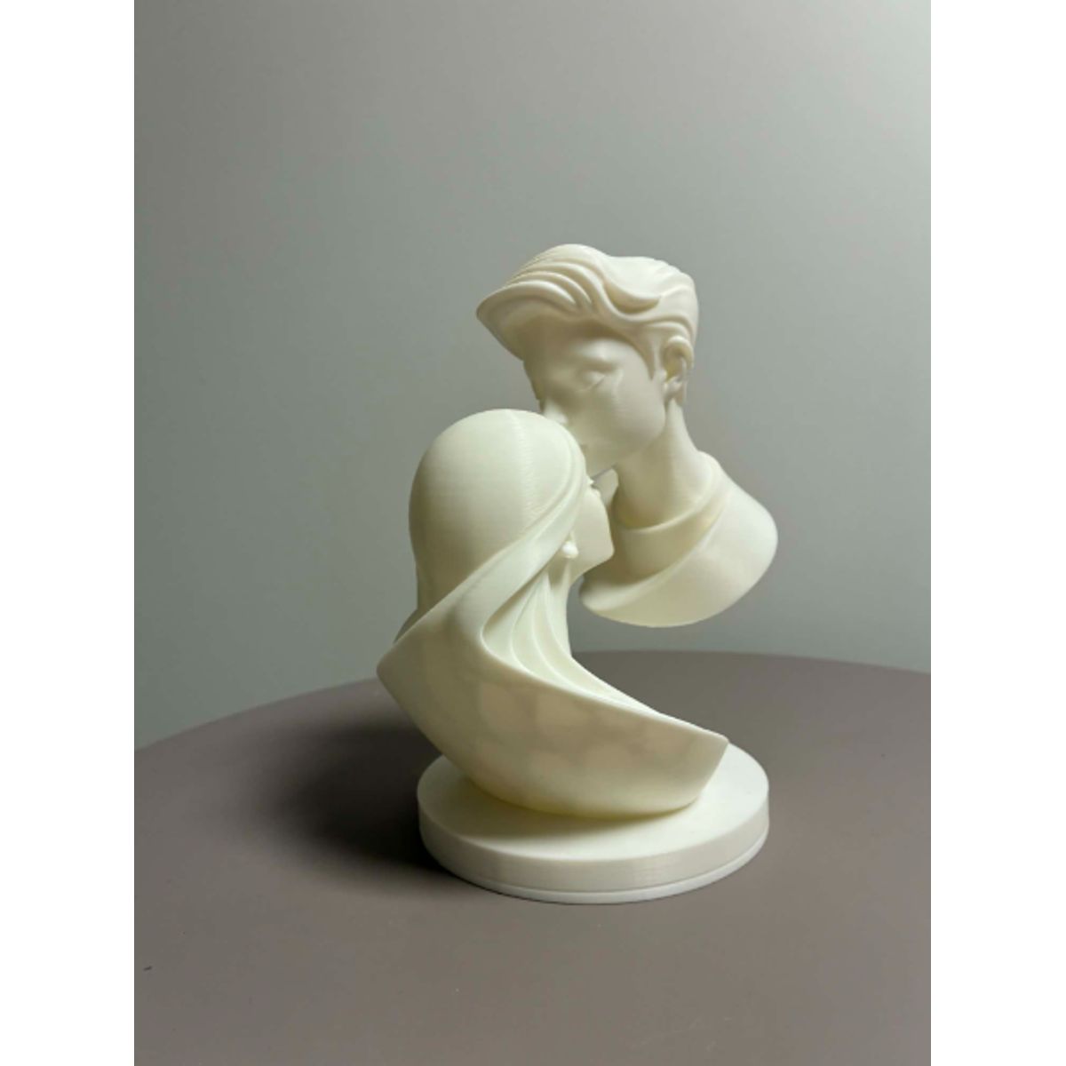 GENERICO - El Beso - Escultura minimalista moderna