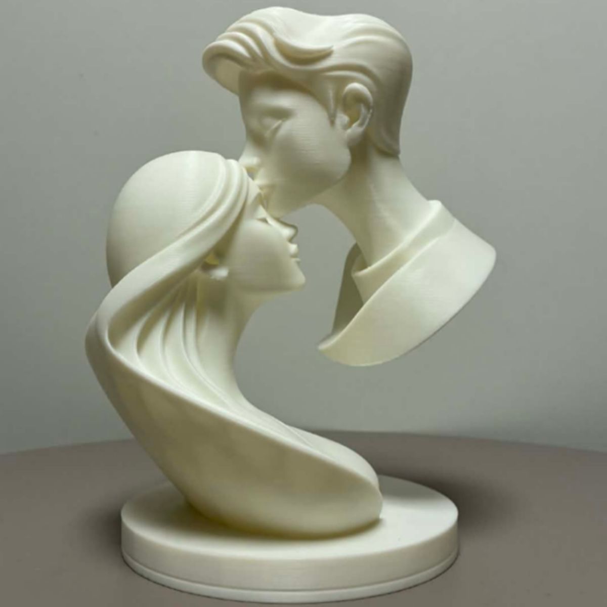 GENERICO - El Beso - Escultura minimalista moderna