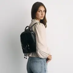 LOUNGE - Mochila Mujer Pequeña Charm Resina