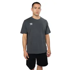 UMBRO - Polera Essentials Small Logo Hombre Gris Oscuro