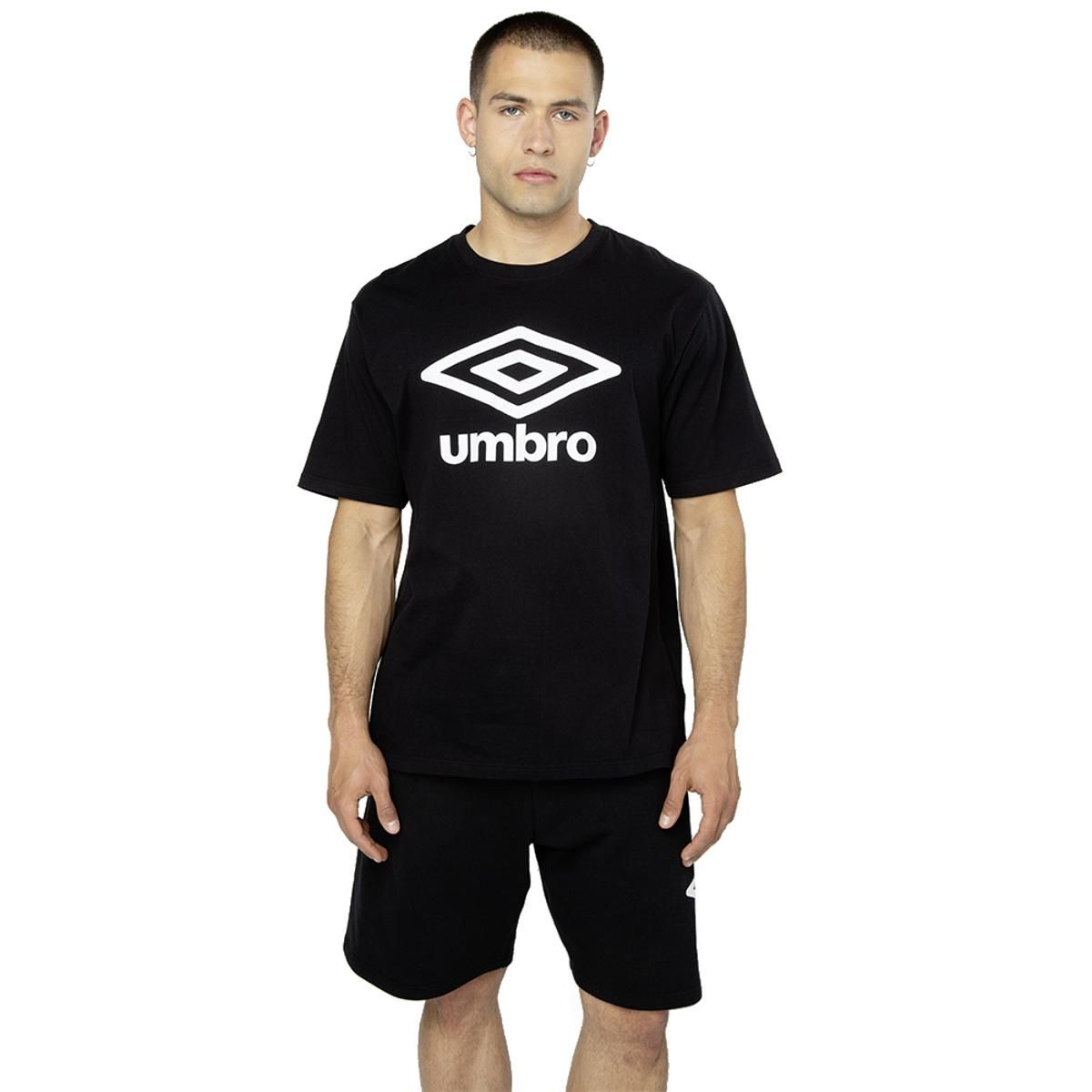 UMBRO - Polera Umbro Essentials Big Logo Hombre Negro