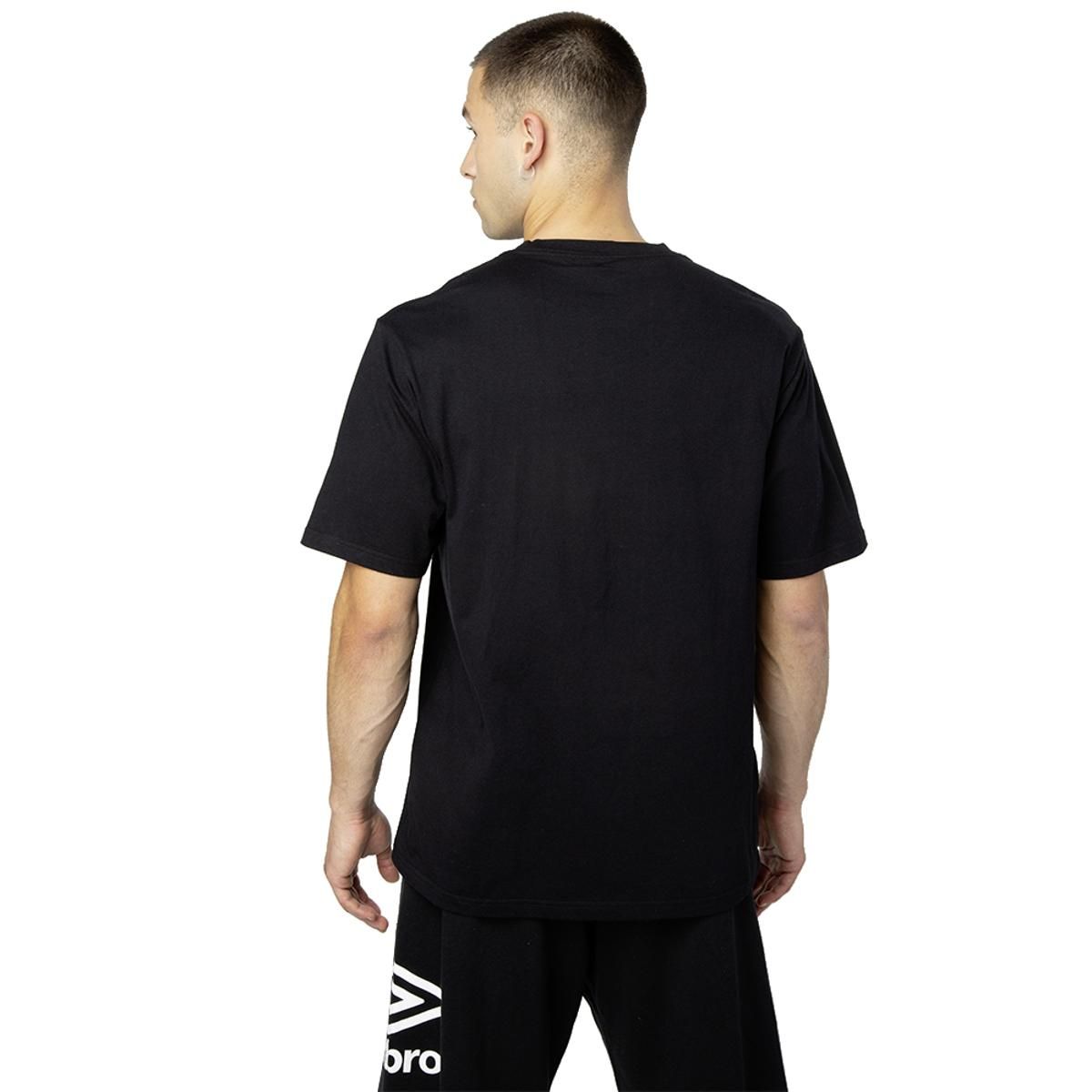 UMBRO - Polera Umbro Essentials Big Logo Hombre Negro