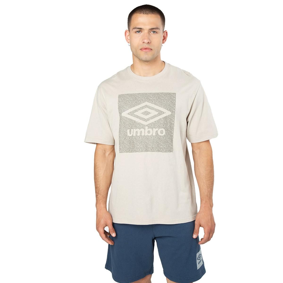UMBRO - Polera Umbro Essentials Big Logo Square Hombre Beige
