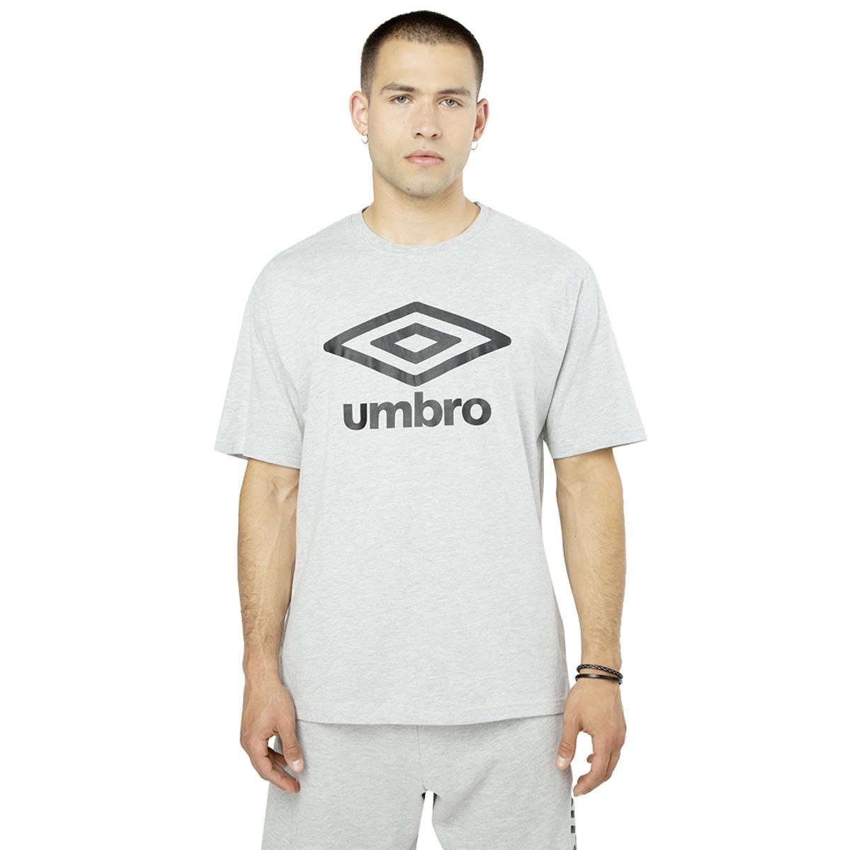 UMBRO - Polera Umbro Essentials Big Logo Hombre Gris