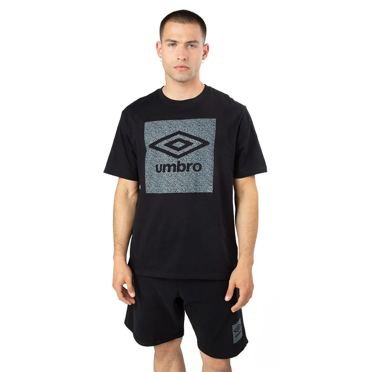 UMBRO - Polera Umbro Essentials Big Logo Square Hombre Negro