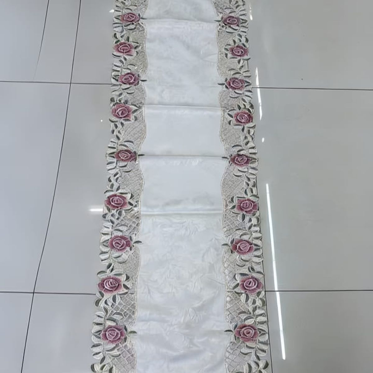GENERICO - Camino de mesa  bordado 40x180cm