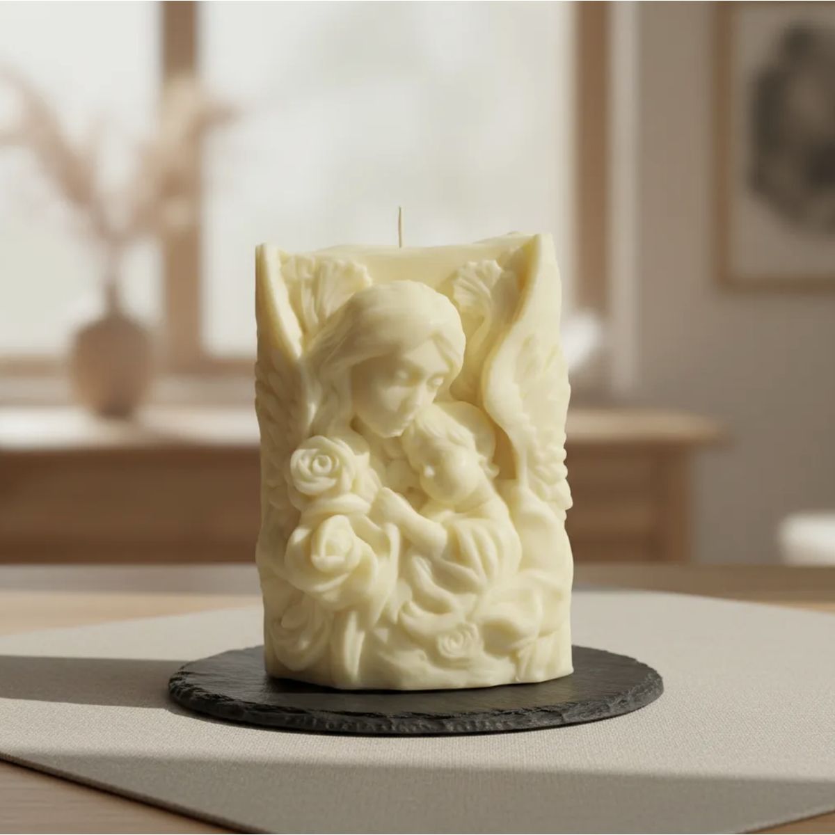 HAOKIDS - Vela Ángel protector con niño(a) en su regazo 10 cm en cera de soja color Marfil