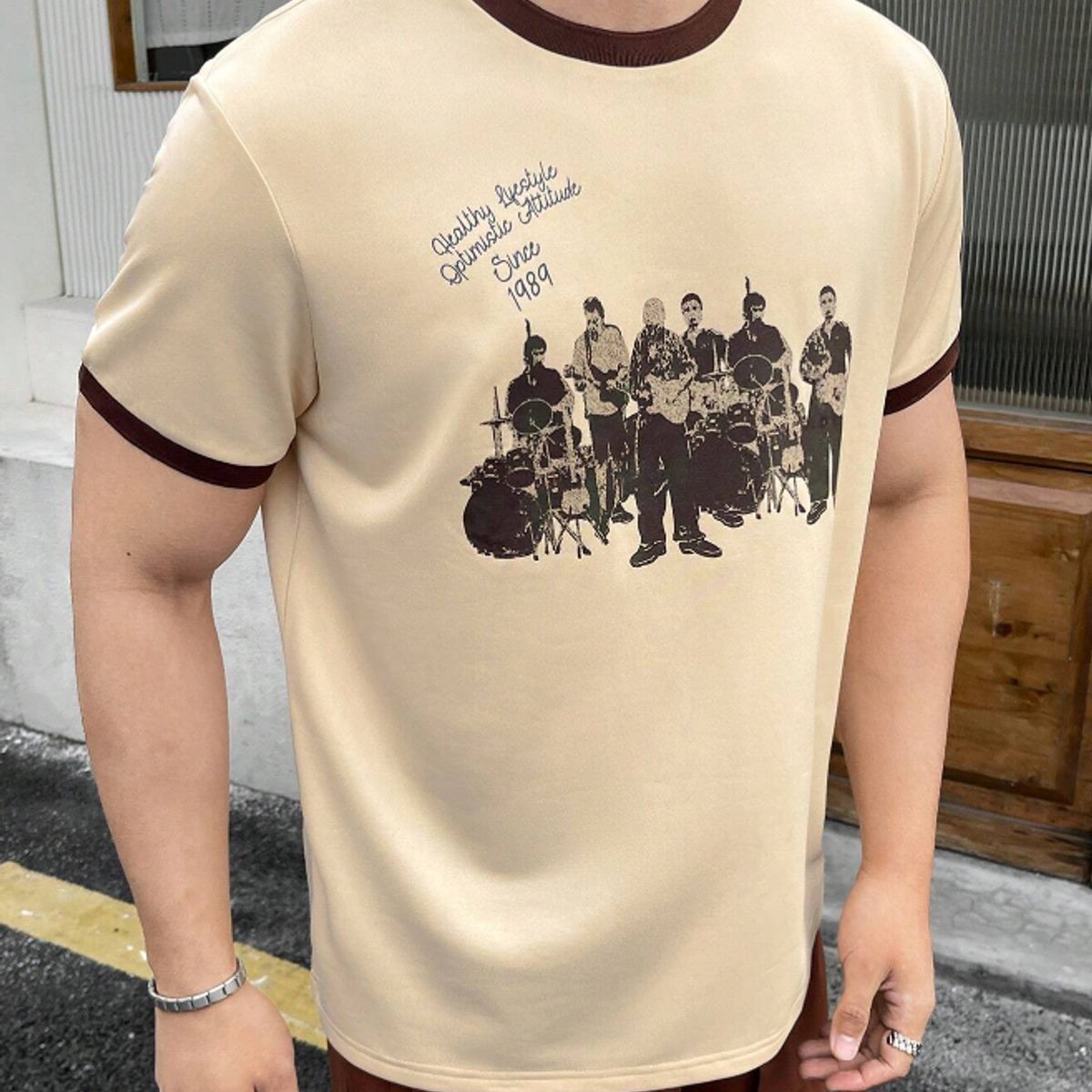 KIRAMA CLOTHING STORE - Camiseta Hombre Estampada Banda Vintage  Caqui