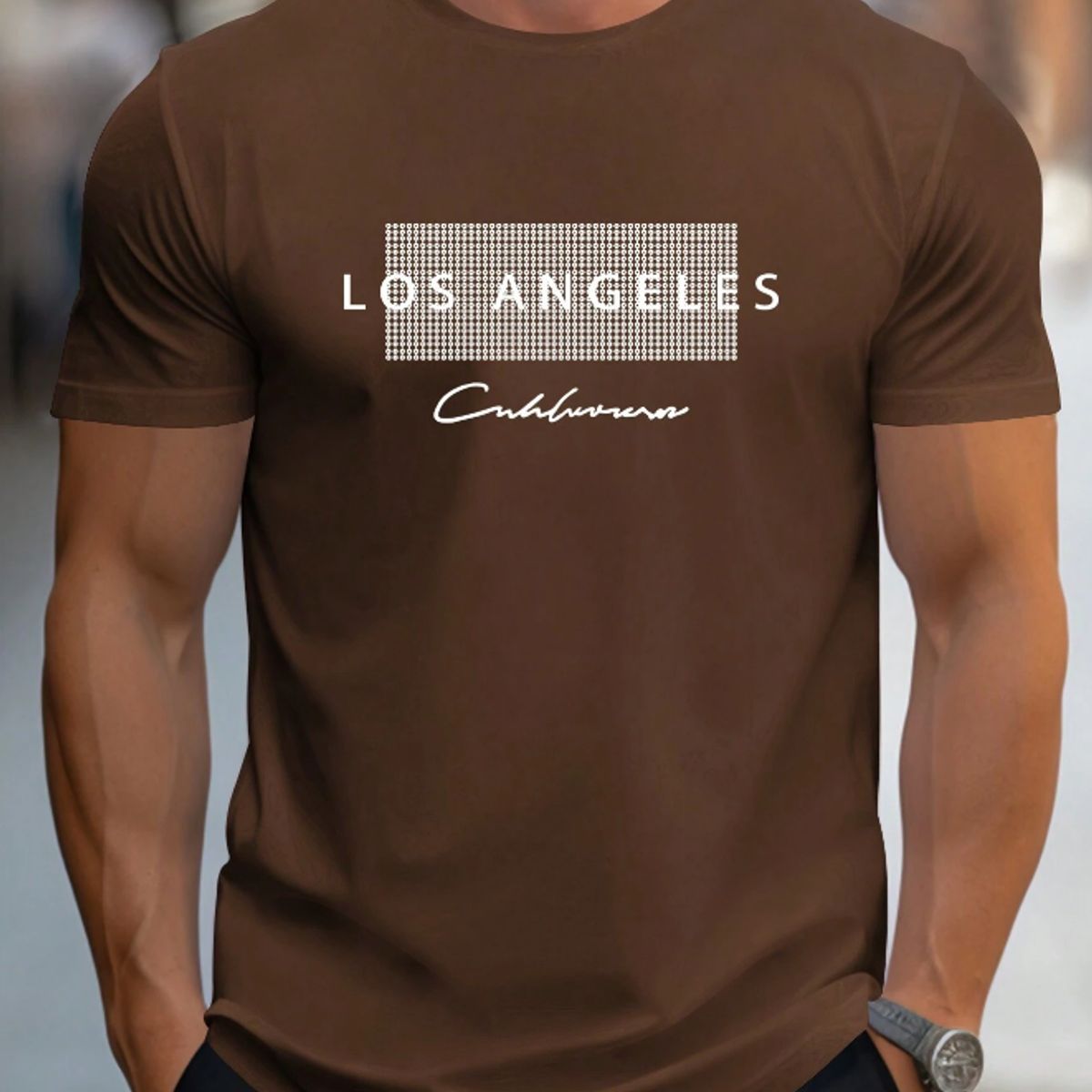 KIRAMA CLOTHING STORE - Polera Hombre Estampada Los Angeles  Café Integral
