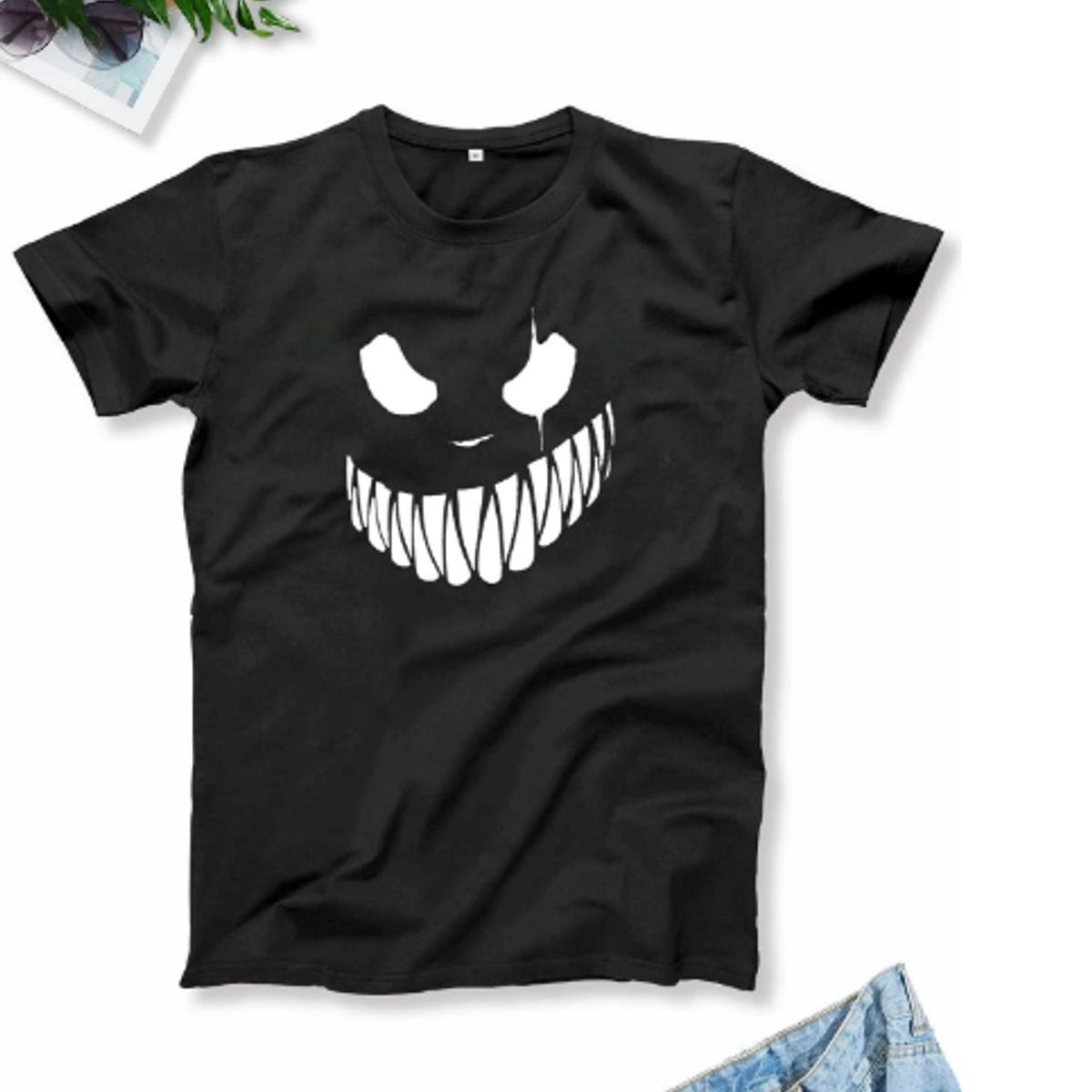 KIRAMA CLOTHING STORE - Polera Negra Estampada Sonrisa Animada  Estilo Urbano