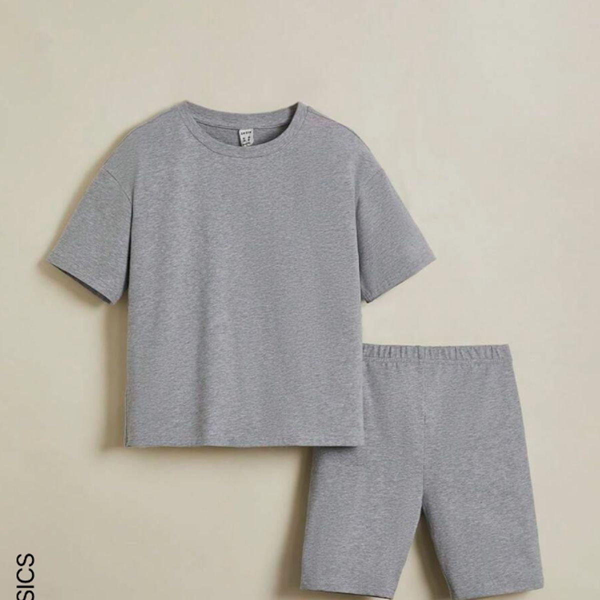 KIRAMA CLOTHING STORE - Conjunto Básico Gris  Camiseta + Shorts Ciclista