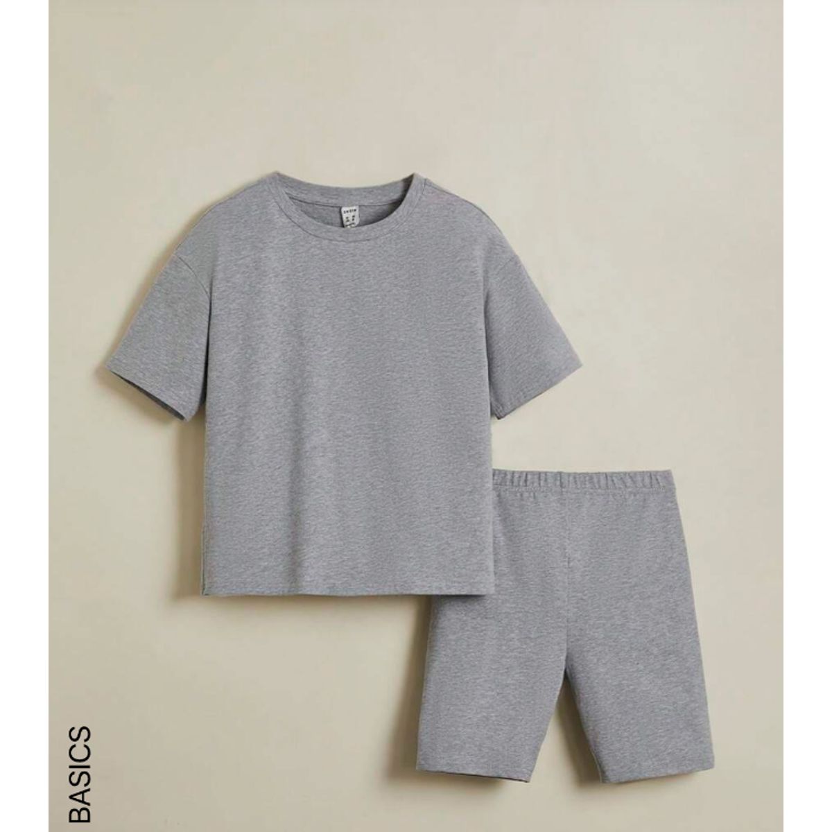 KIRAMA CLOTHING STORE - Conjunto Básico Gris  Camiseta + Shorts Ciclista