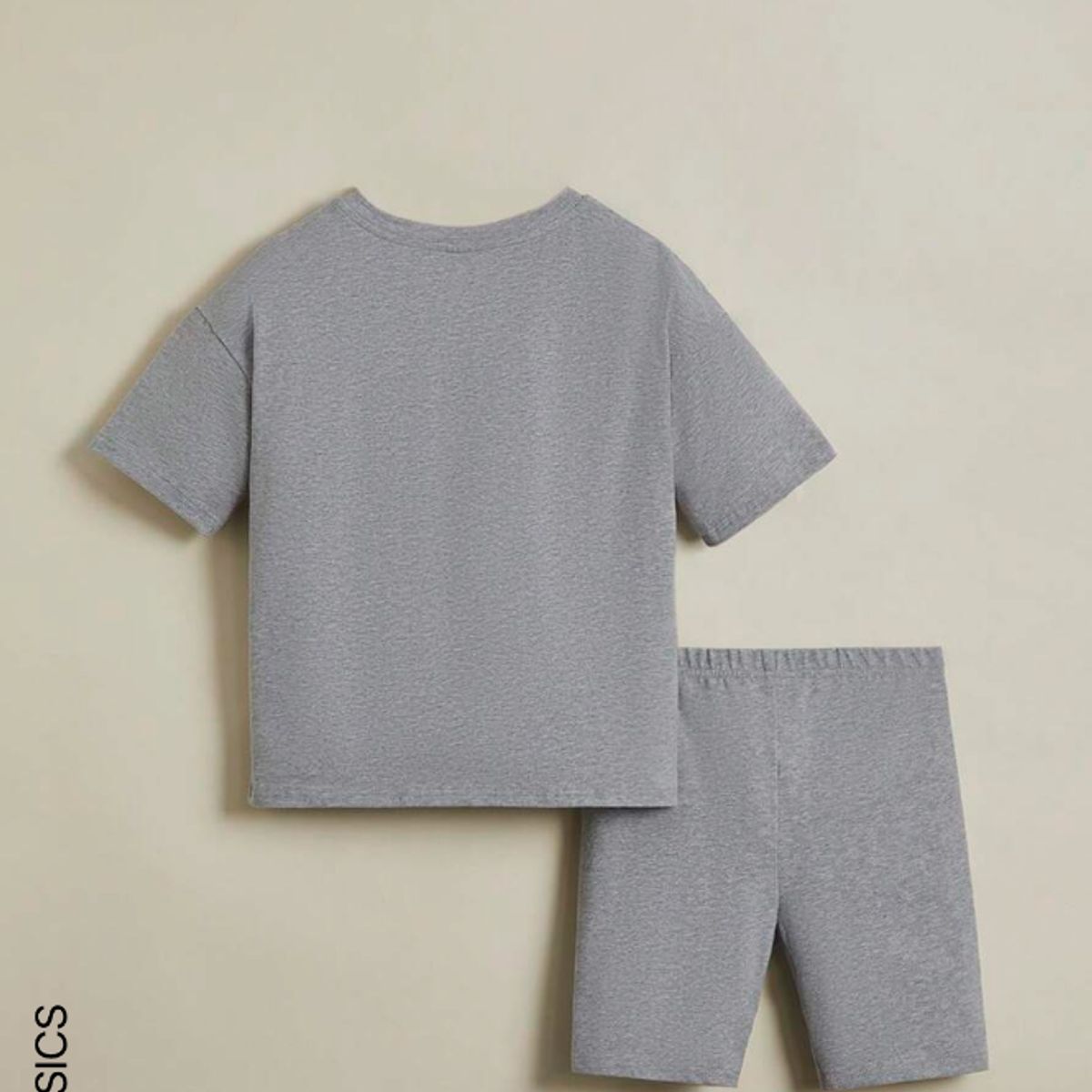 KIRAMA CLOTHING STORE - Conjunto Básico Gris  Camiseta + Shorts Ciclista