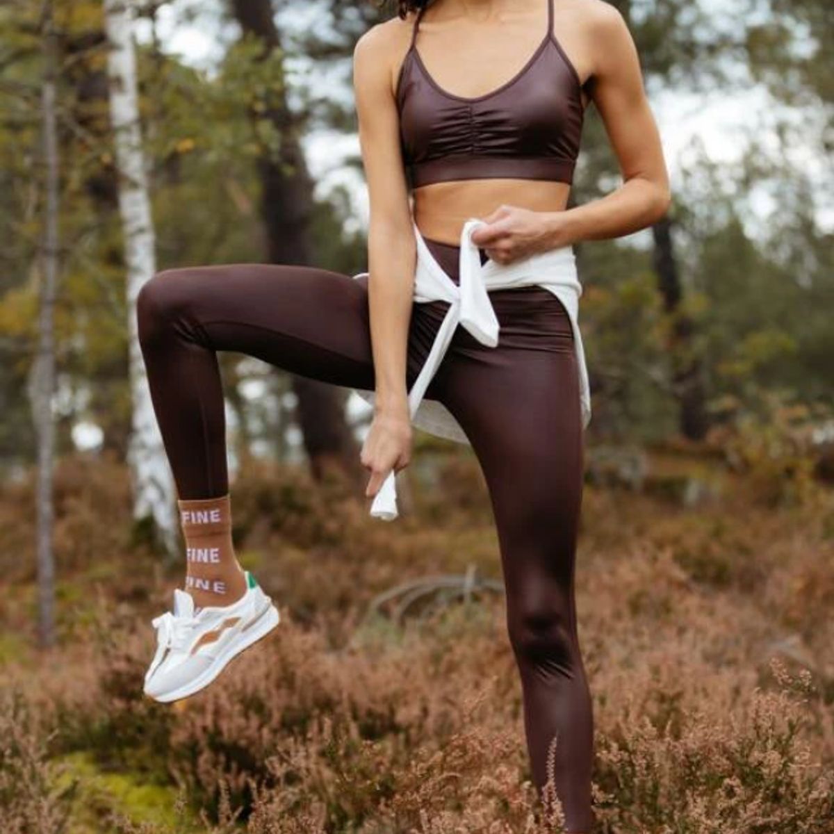 KIRAMA CLOTHING STORE - Top Deportivo Mujer Marrón Chocolate  Soporte Medio