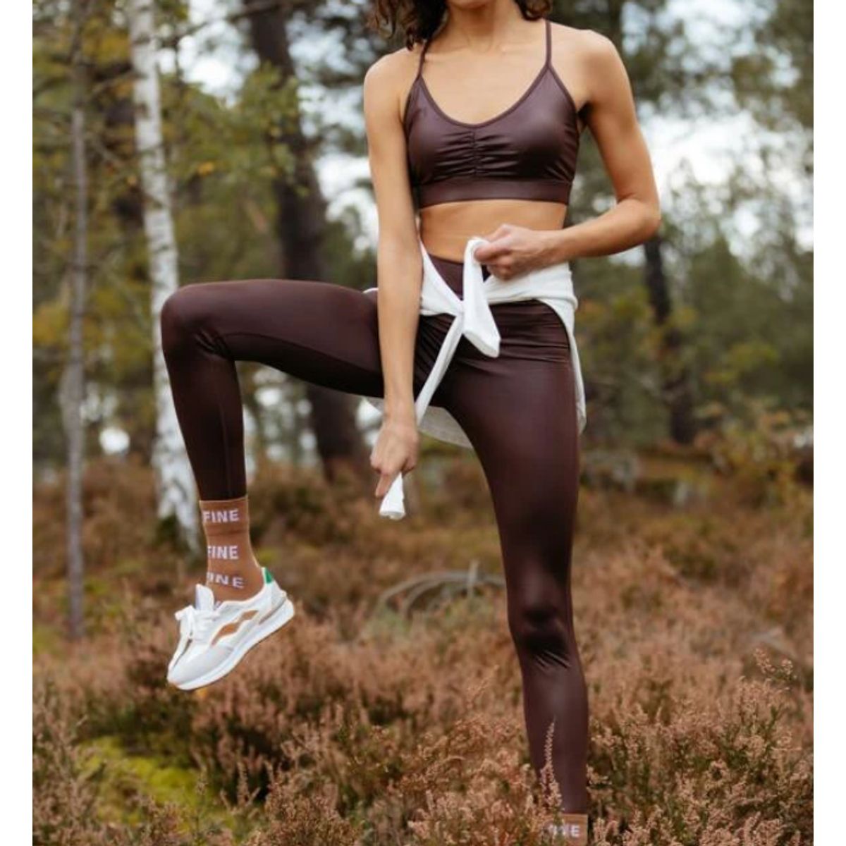 KIRAMA CLOTHING STORE - Top Deportivo Mujer Marrón Chocolate  Soporte Medio