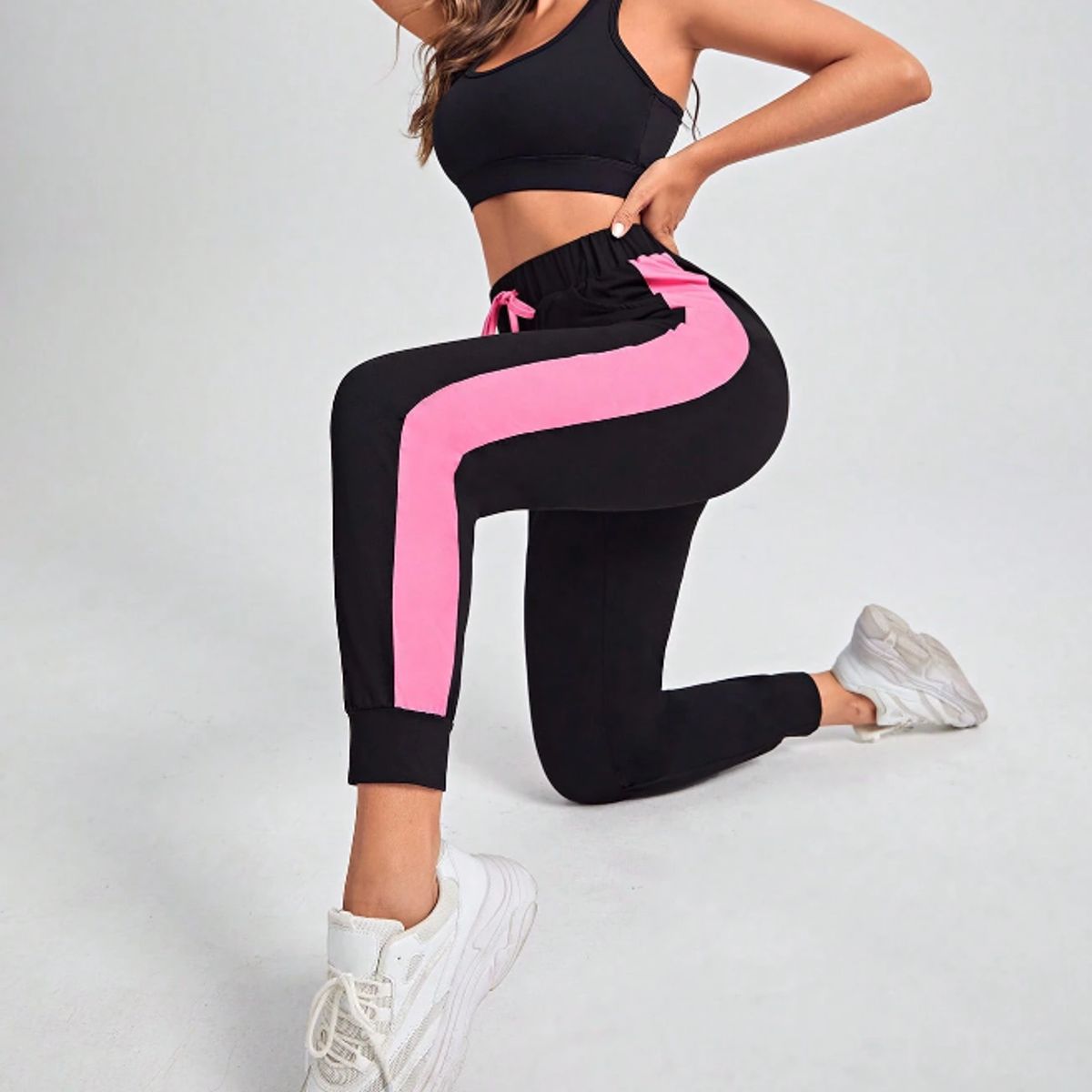 KIRAMA CLOTHING STORE - Jogger Mujer Talle Alto con Raya Lateral  Negro y Rosa