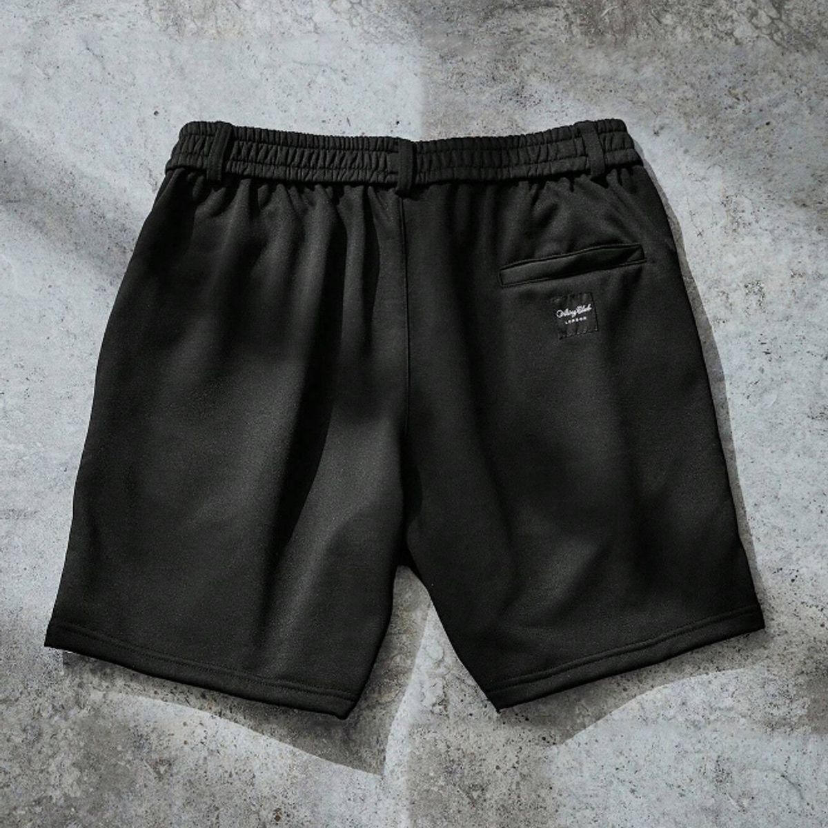 KIRAMA CLOTHING STORE - Short Deportivo Hombre Negro con Paneles Contrastantes