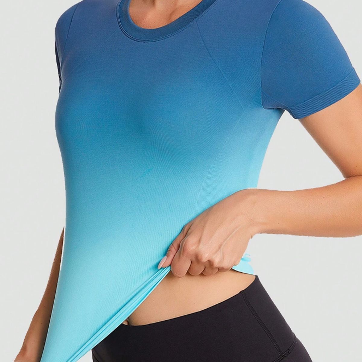 KIRAMA CLOTHING STORE - Top Deportivo Crop Mujer Degradado Azul  Yoga & Studio