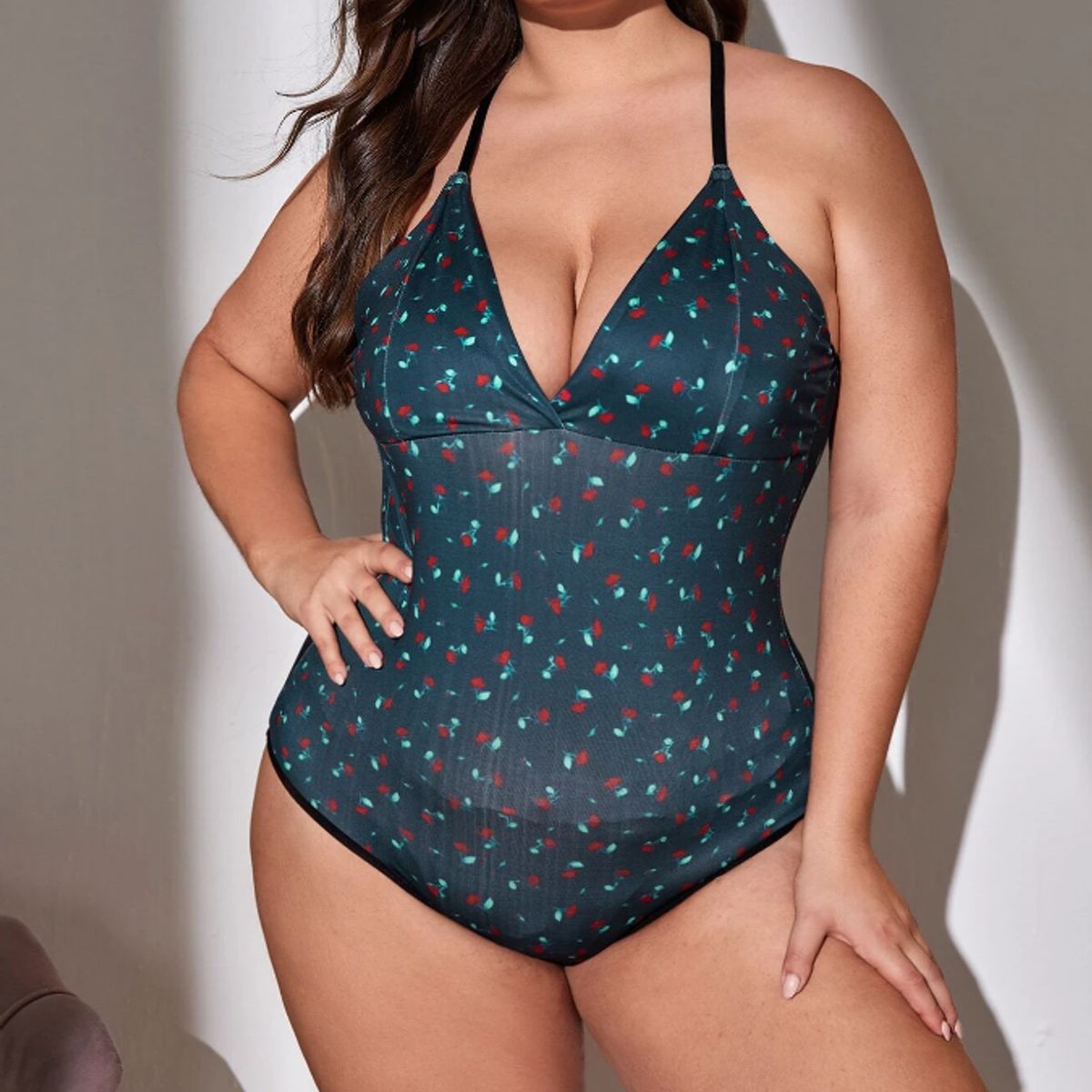 KIRAMA CLOTHING STORE - Body Azul Marino con Espalda Cruzada y Estampado Floral  Talle Alto