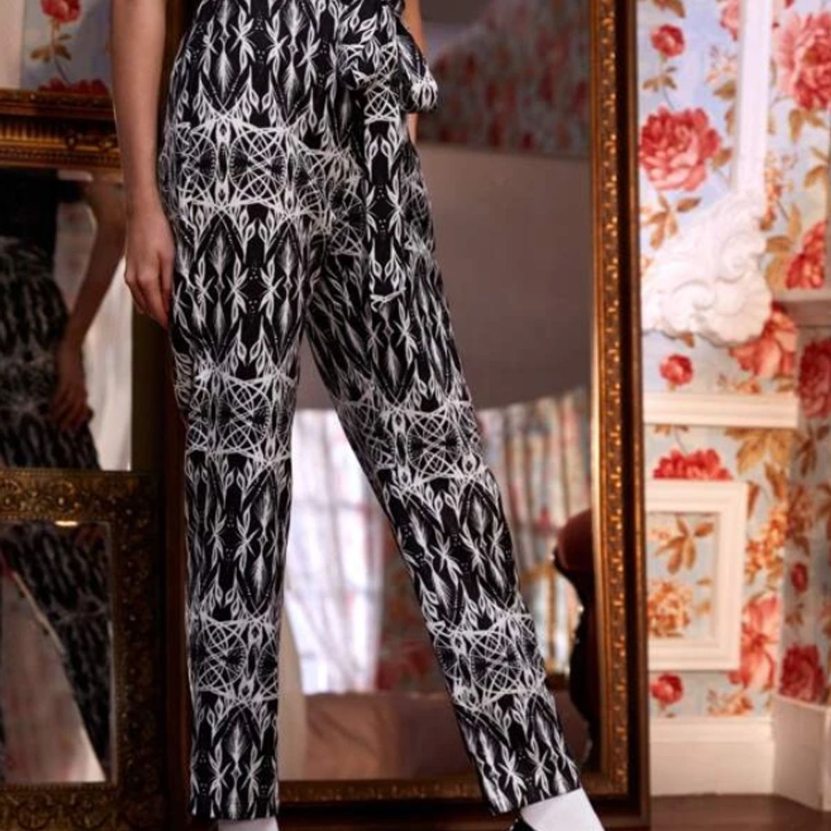 KIRAMA CLOTHING STORE - Pantalón Estampado Blanco y Negro con Cinturón  Talle Alto