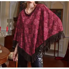 KIRAMA CLOTHING STORE - Poncho Burdeos con Estampado Floral y Flecos Manga Murciélago