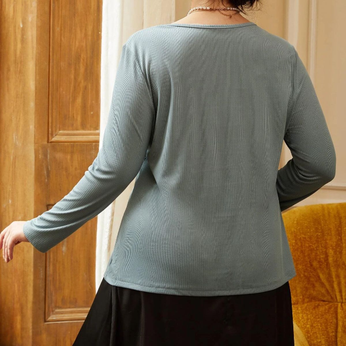 KIRAMA CLOTHING STORE - Camiseta Neblina Azul con Cuello en V  Manga Larga