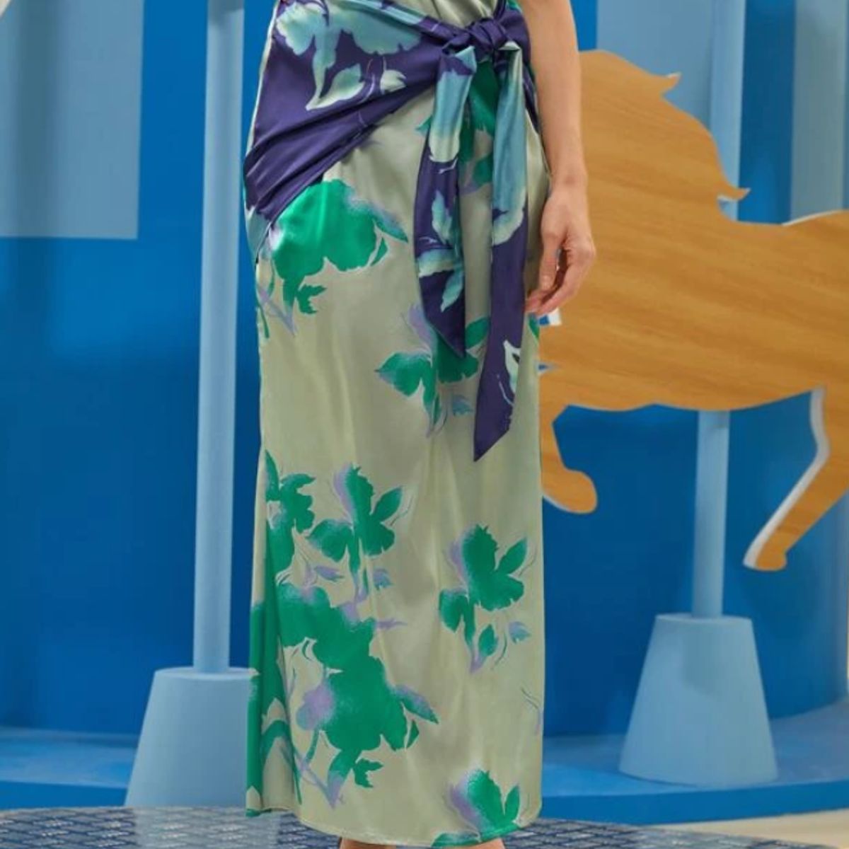 KIRAMA CLOTHING STORE - Falda Lápiz Floral con Nudo  Multicolor